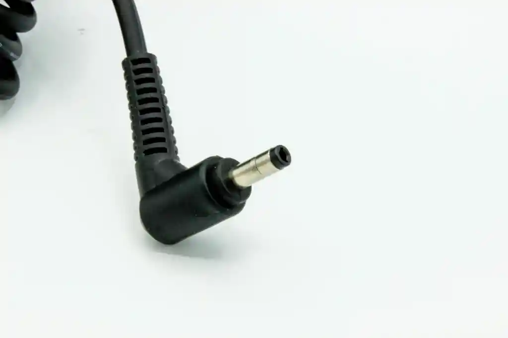 Cargador Lenovo 20v/2.25a Cuadrado 4.0*1.7mm