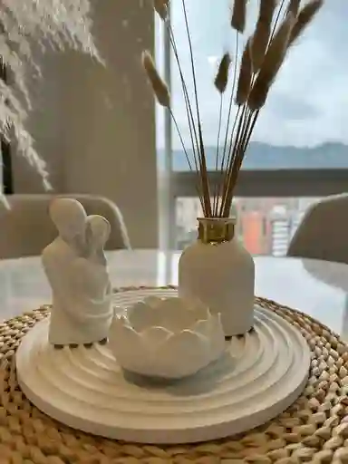 Bandeja, Florero, Vela Y Escultura