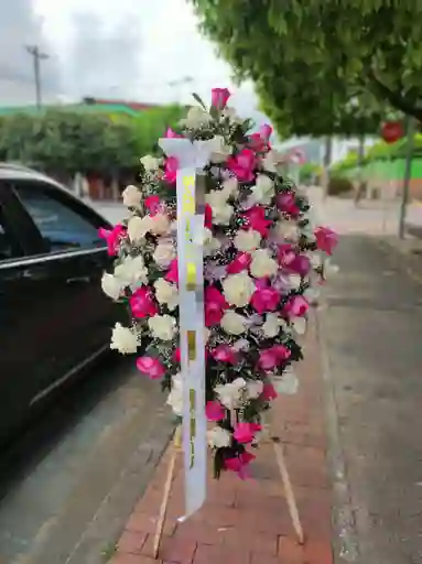 Arreglo Floral Funebre Diamante En Tripode