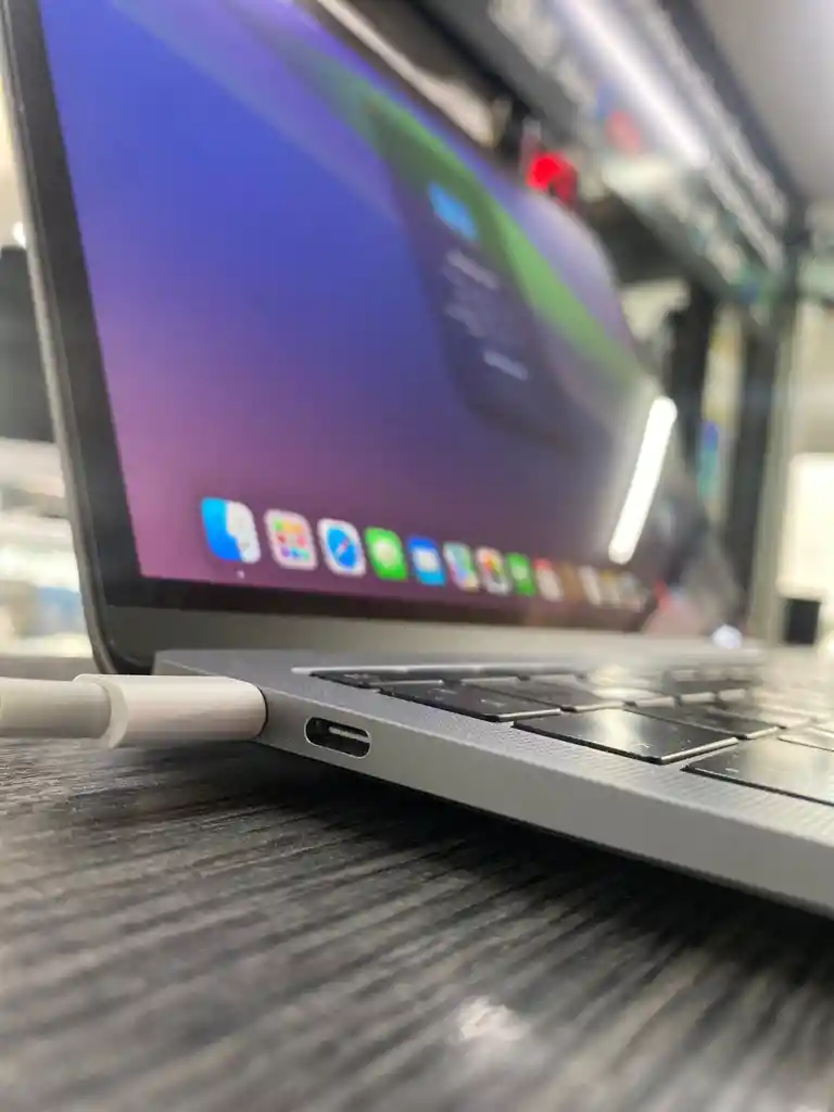 Macbook Air Core I5 2019 8gb + Ssd 128gb + 13" 2k / Cargador Original / Buen Estado