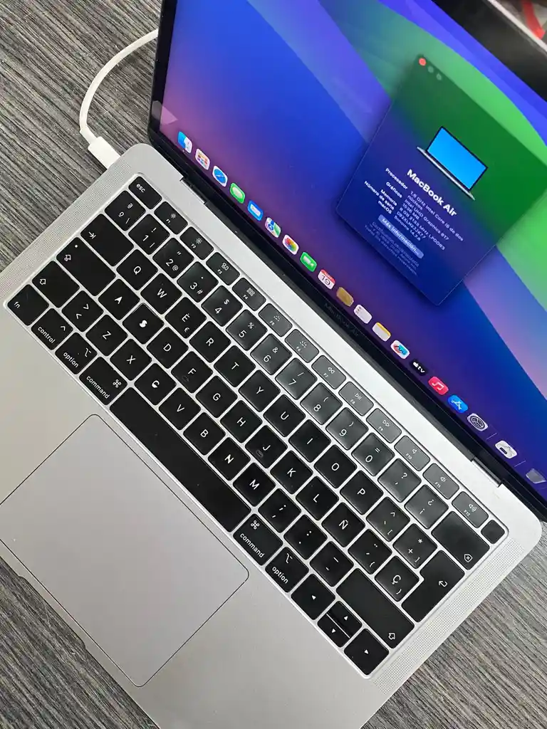 Macbook Air Core I5 2019 8gb + Ssd 128gb + 13" 2k / Cargador Original / Buen Estado