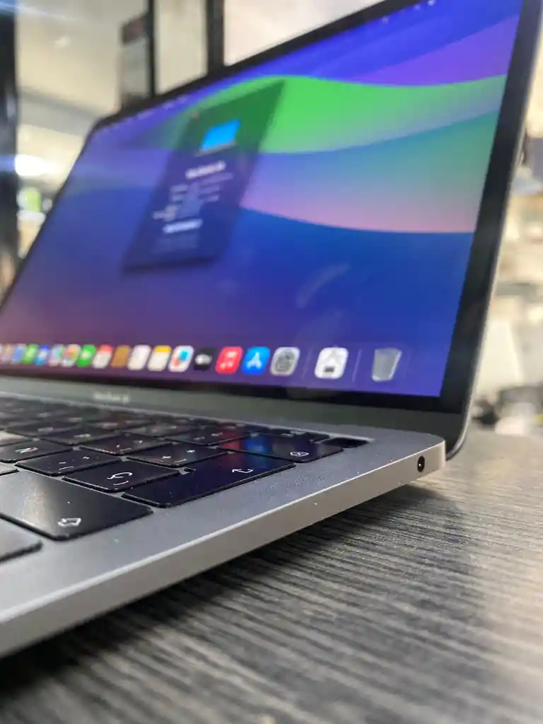 Macbook Air Core I5 2019 8gb + Ssd 128gb + 13" 2k / Cargador Original / Buen Estado