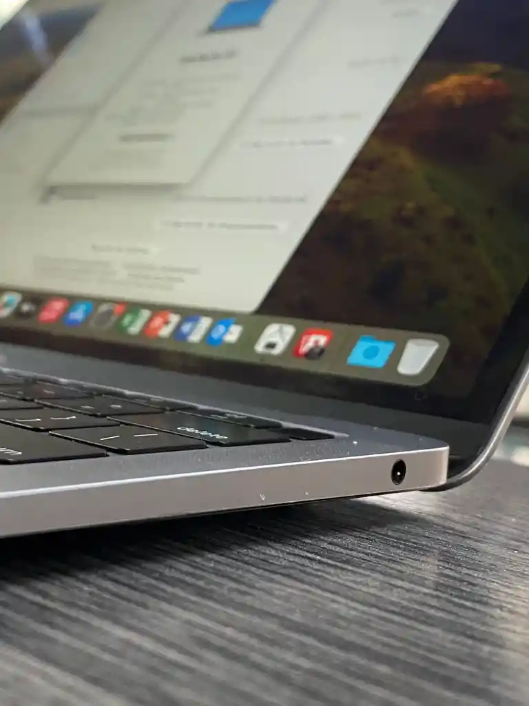 Macbook Air 2019 Core I5 / 8gb + 256gb + 13" 2k (cargador Original)