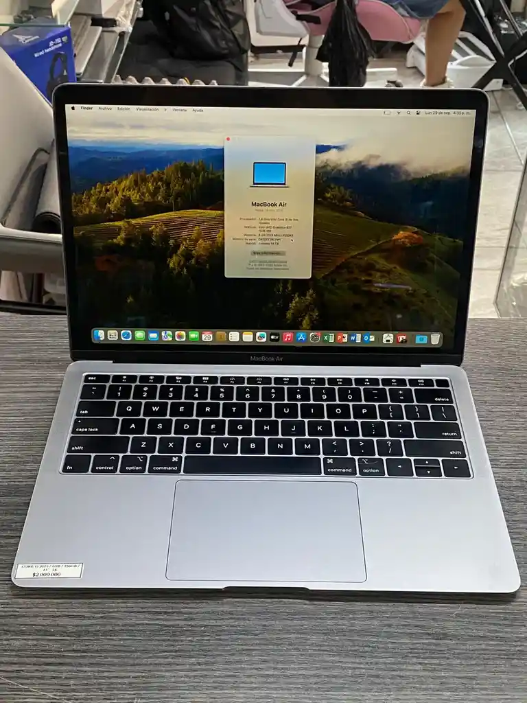 Macbook Air 2019 Core I5 / 8gb + 256gb + 13" 2k (cargador Original)