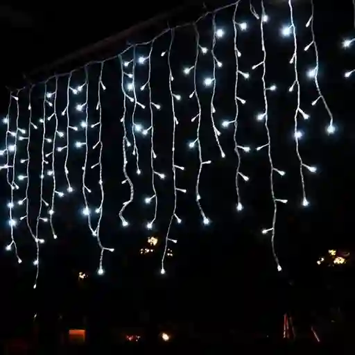 Cascada De 6 Metros De Largo X 45 Cm De Caida Cable Blanco Luz Blanca 200 Bombillos Con Terminal Para Conectar Otra Extension
