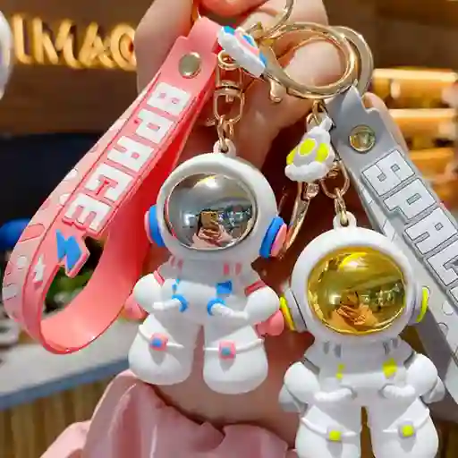Llavero De Resina Con Diseño De Astronauta Espacial Rosado