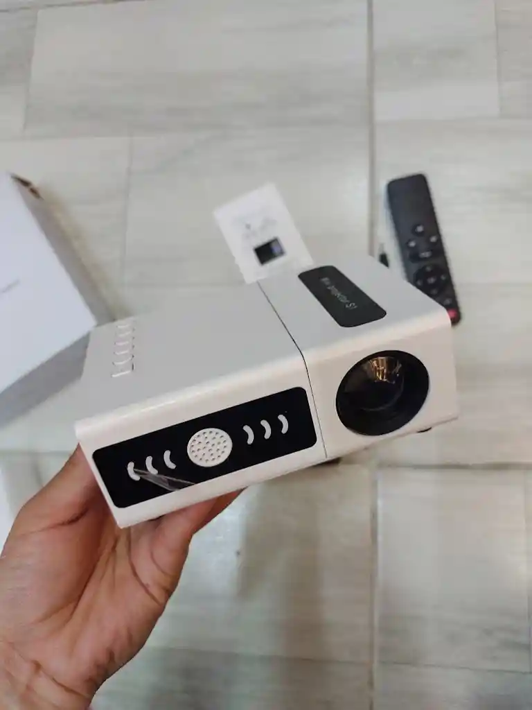 Proyector Led Blanco Completo Buena Resolucion Con Entrada Hdmi