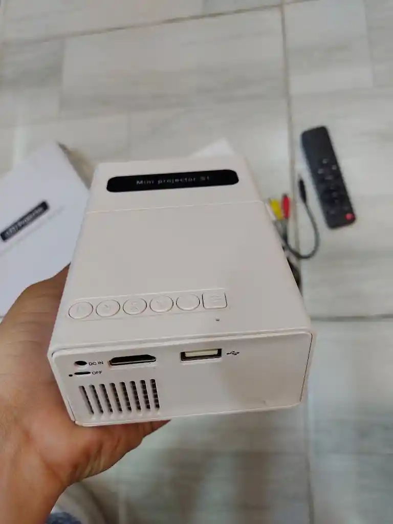 Proyector Led Blanco Completo Buena Resolucion Con Entrada Hdmi