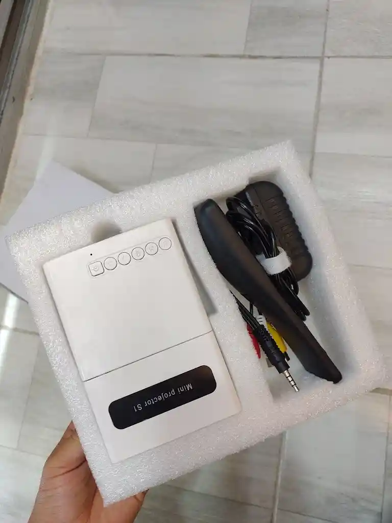 Proyector Led Blanco Completo Buena Resolucion Con Entrada Hdmi