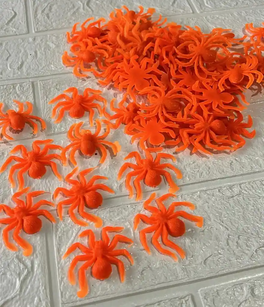 Arañas Plasticas Pequeñas X50 Unidades Naranja