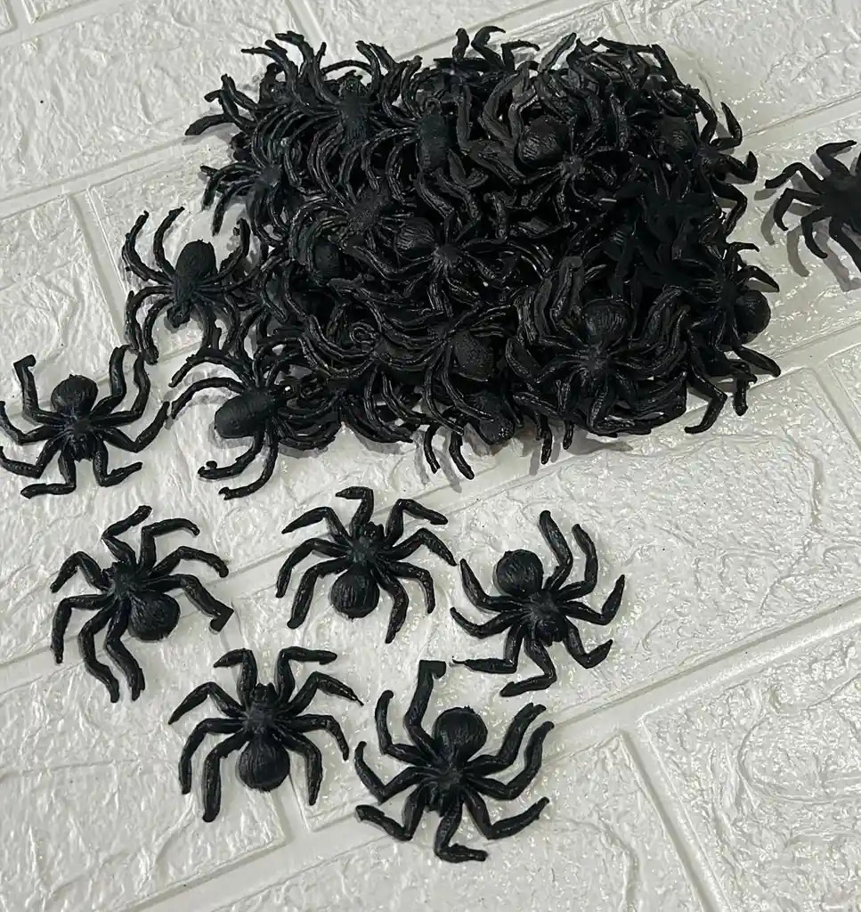 Arañas Plasticas Pequeñas X50 Unidades Negras