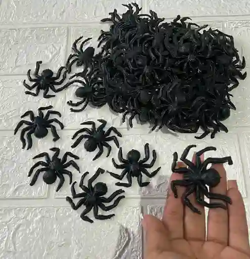Arañas Plasticas Pequeñas X50 Unidades Negras