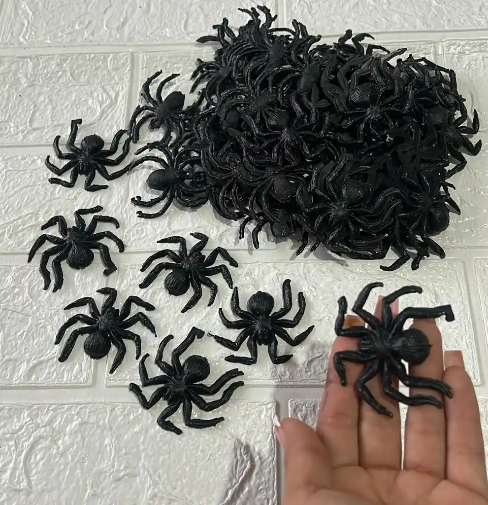 Arañas Plasticas Pequeñas X50 Unidades Negras