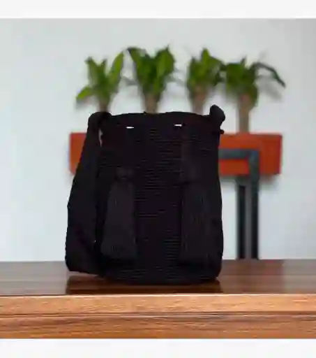 Mochila Wayuu Mediana Negra Clasica Unicolor