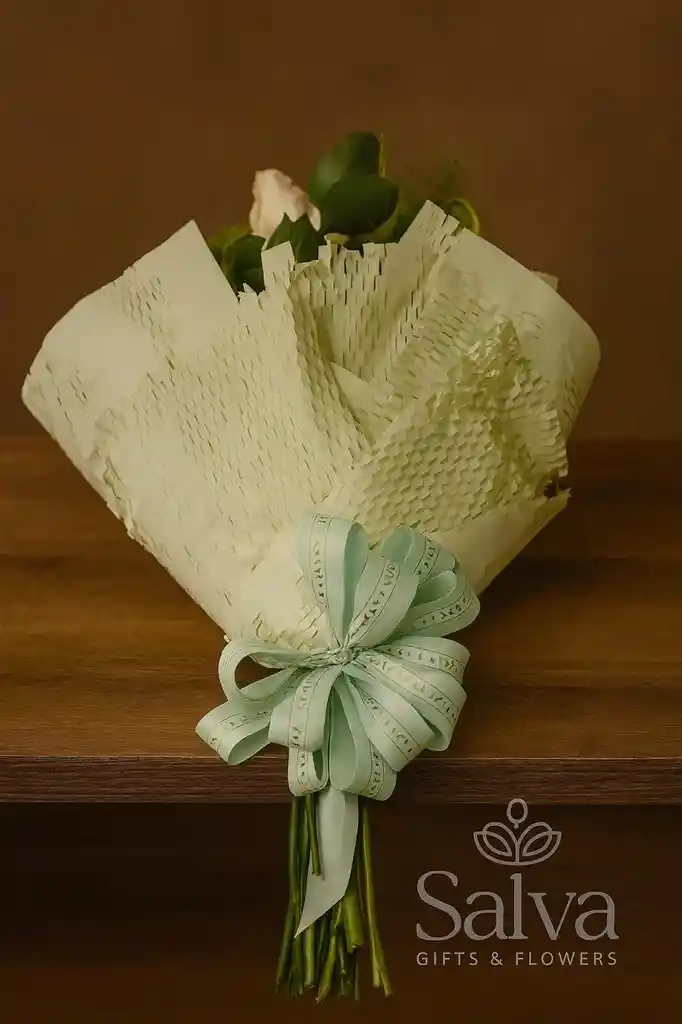 Bouquet De 10 Rosas De Jardín – Acompañamiento Y Serenidad