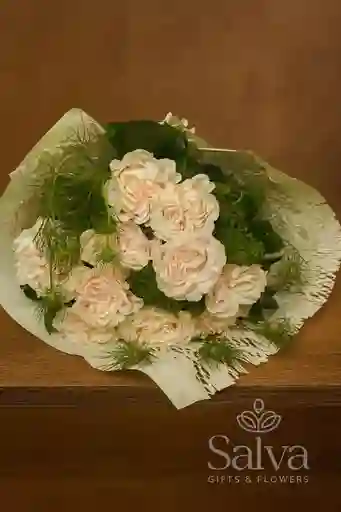 Bouquet De 10 Rosas De Jardín – Acompañamiento Y Serenidad