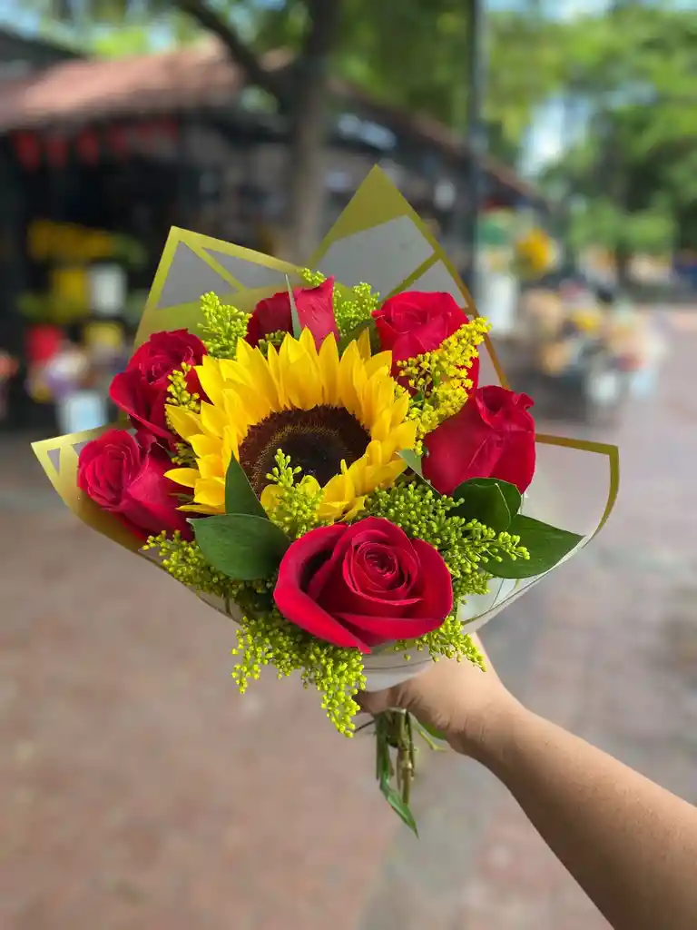 Bouquet De Girasol Y Rosas