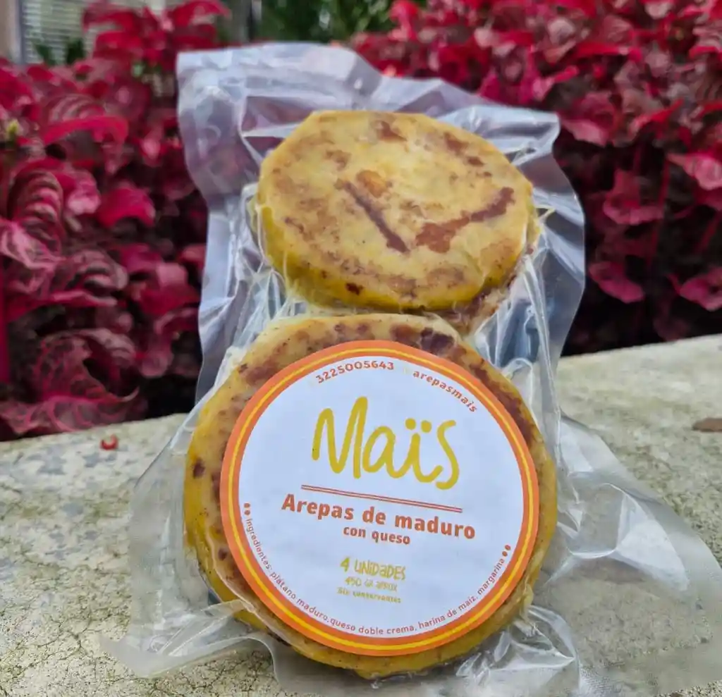 Arepas De Plátano Maduro Rellenas De Queso Doble Crema