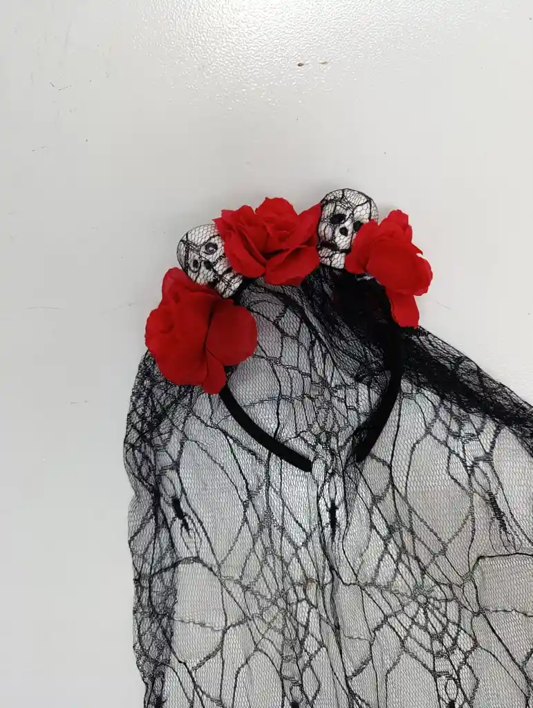 Diadema Con Calaveras, Flores Rojas Y Velo De Telaraña Estilo Halloween Catrina