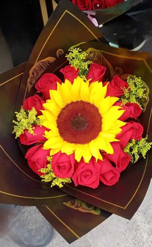 Ramo Girasoles Y Rosas