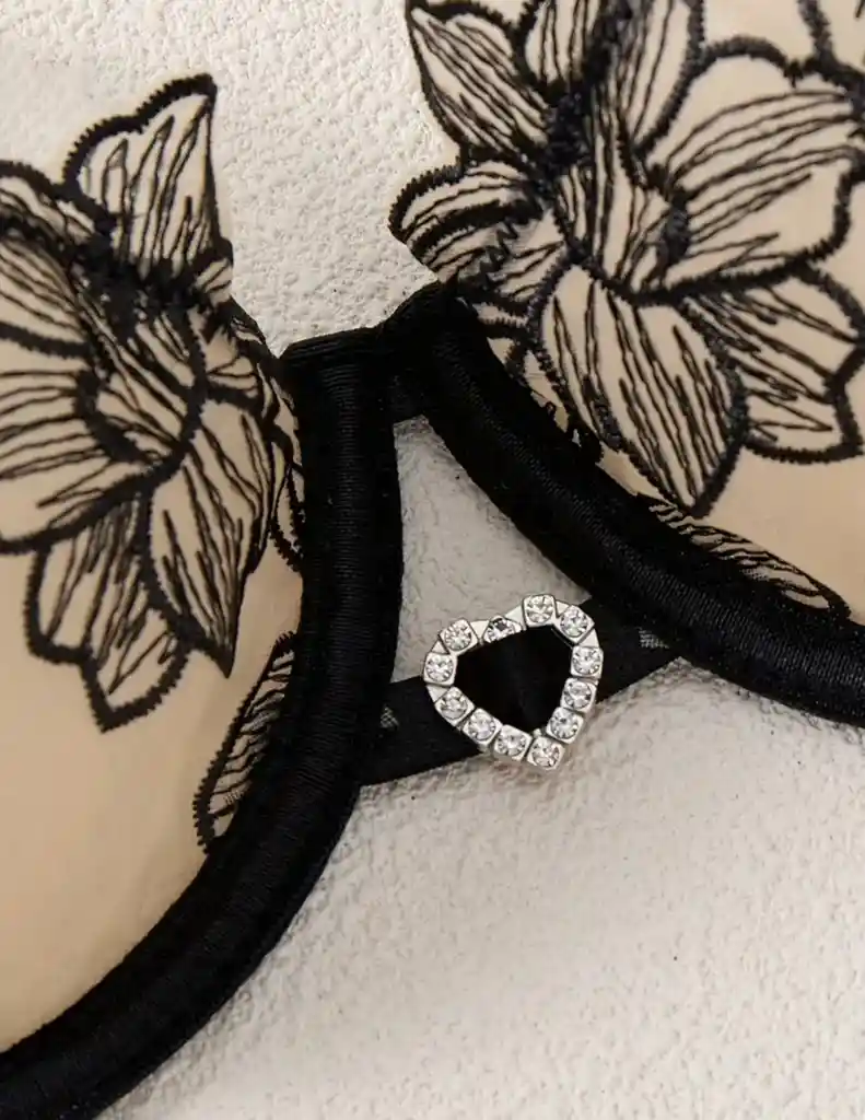 Set De Lencería Tulipanes