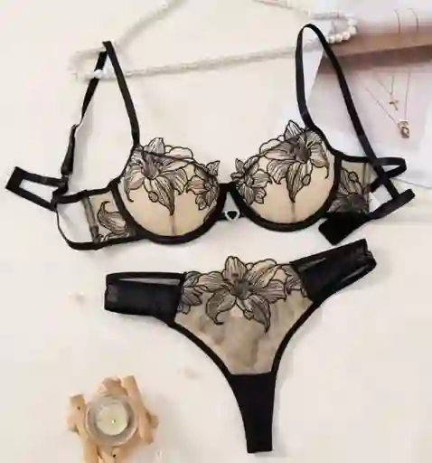 Set De Lencería Tulipanes