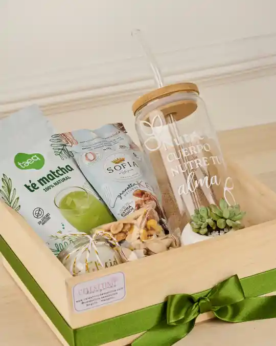Ancheta Detalle Fitness: Matcha, Pistachos, Suculenta, Granola Sofia Jaramillo