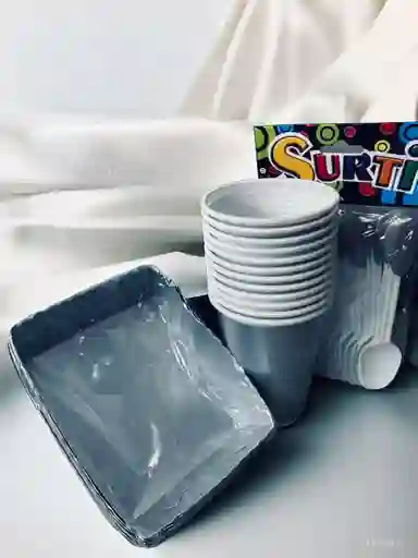 Set De Platos, Vasos Y Cucharas Con Diseño Plateado Para Fiestas Y Piñatas