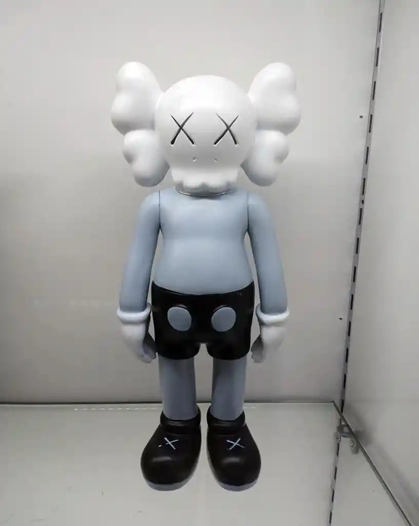 Kaws De Pie Figura Decorativa De Lujo