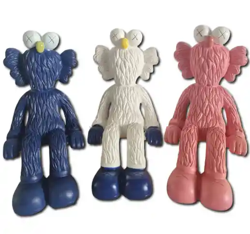 Kaws Sentado De Elmo Figura Decorativa En Cerámica