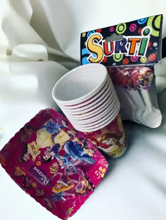Set De Platos, Vasos Y Cucharas Con Diseño De Princesas Para Fiestas Y Piñatas