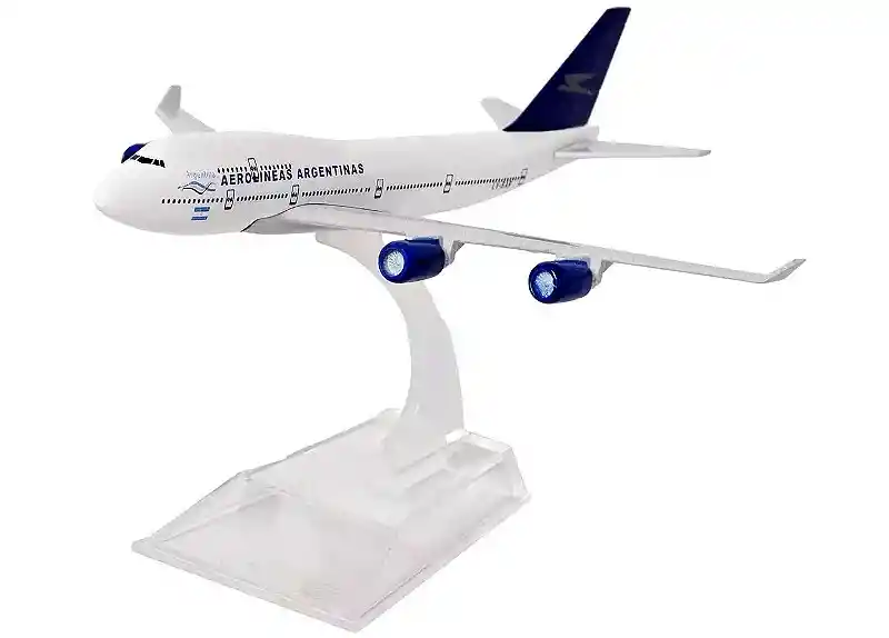 Avion Pequeño Metalico De Acero Coleccionable De Aereolineas Argentinas B747 - Largo 16cm + Soporte