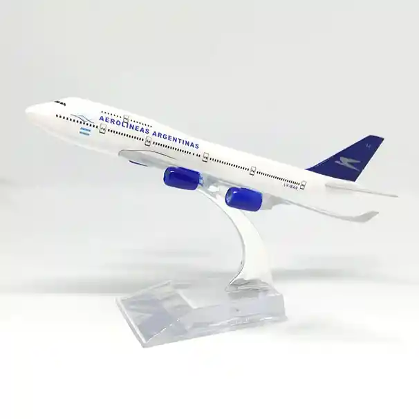 Avion Pequeño Metalico De Acero Coleccionable De Aereolineas Argentinas B747 - Largo 16cm + Soporte