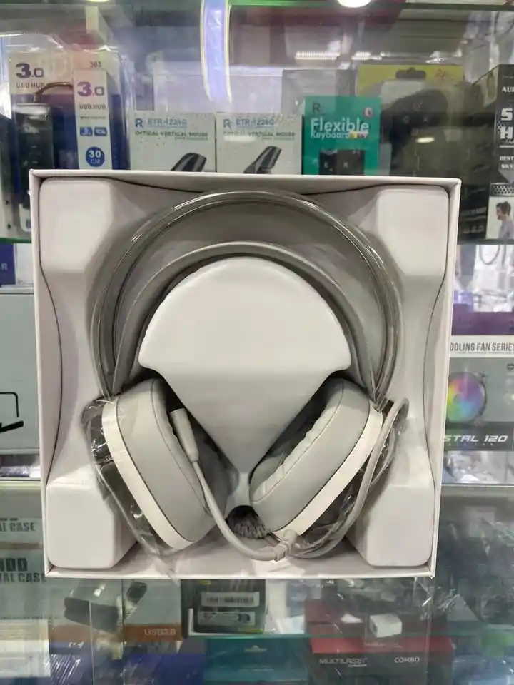 Audífonos Gaming Kakusiga Ksc-11298 Con Micrófono Omnidireccional Y Luz Led Rgb | Sonido 50mm, Cable 2m, Conector 3.5mm + Usb