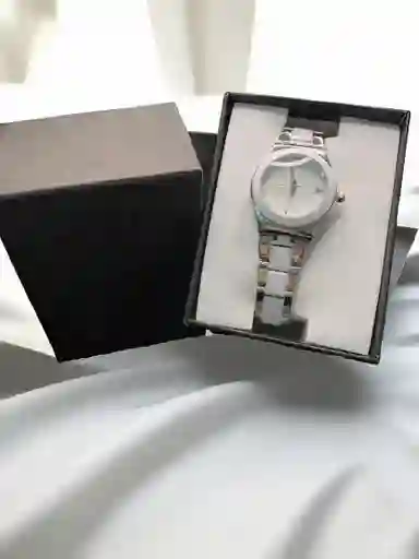 Reloj Replica Swatch Blanco De Pulsera Metalica Para Mujer Replica