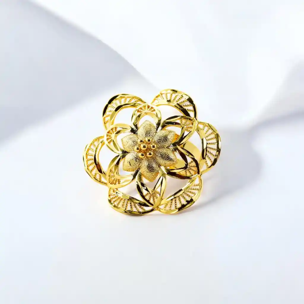 Anillo Maxi Flor Dorado Entrelazada En Rodio