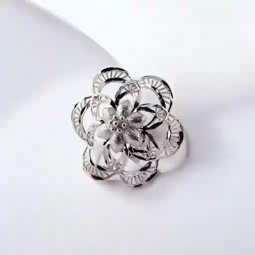 Anillo Maxi Flor Plateado Entrelazada En Rodio