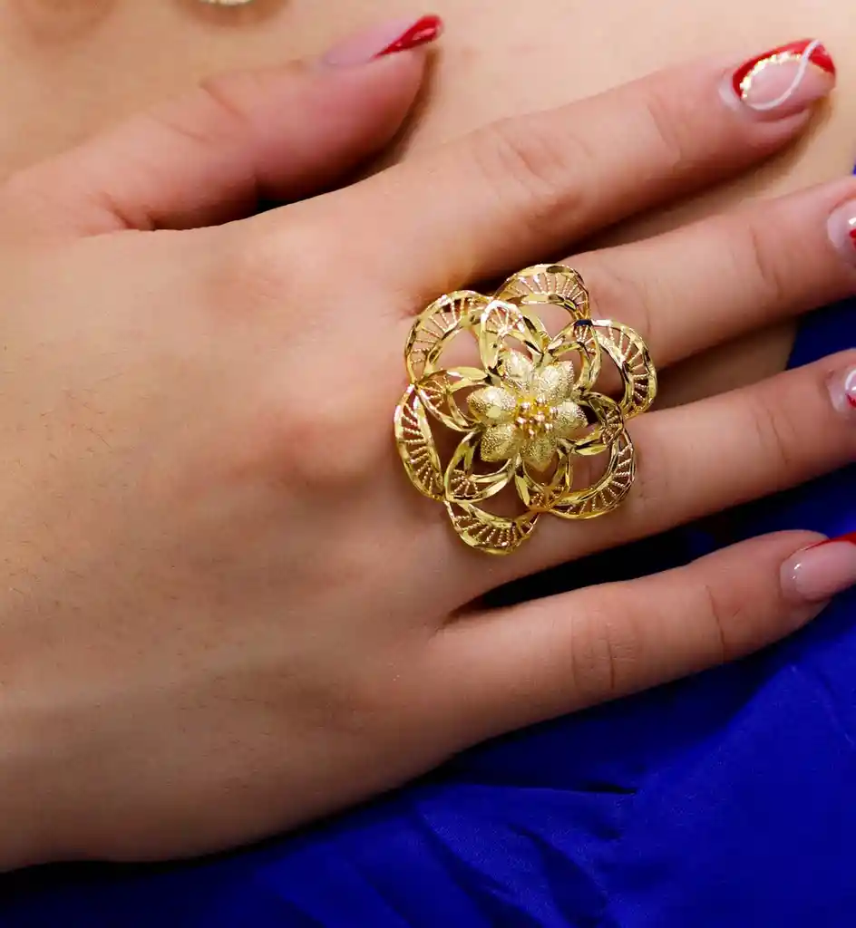 Anillo Maxi Flor Plateado Entrelazada En Rodio