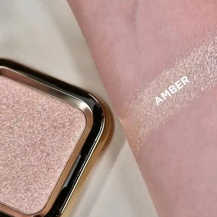 Iluminador Amber De Atenea