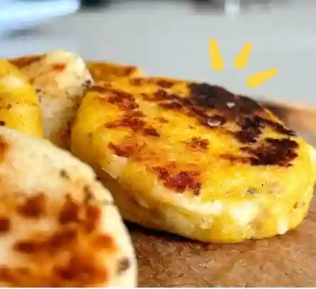 Arepitas De Plátano Maduro Con Queso