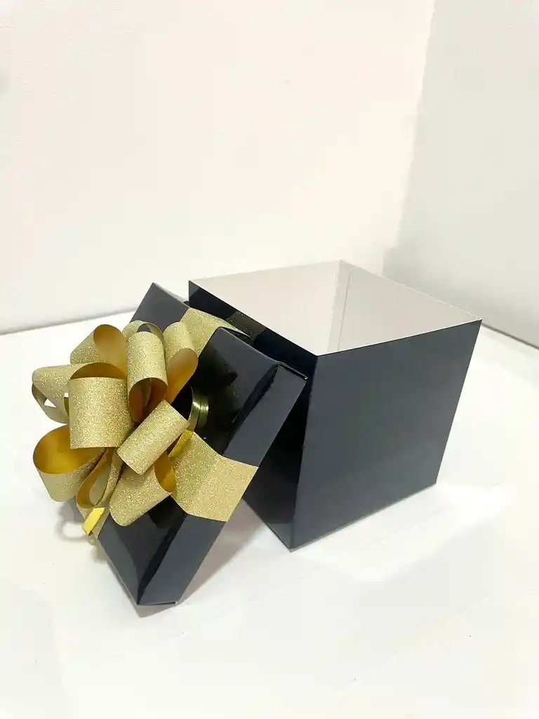 Caja Cubo 12x12 Cm Color Negro Brillante Incluye Lazo