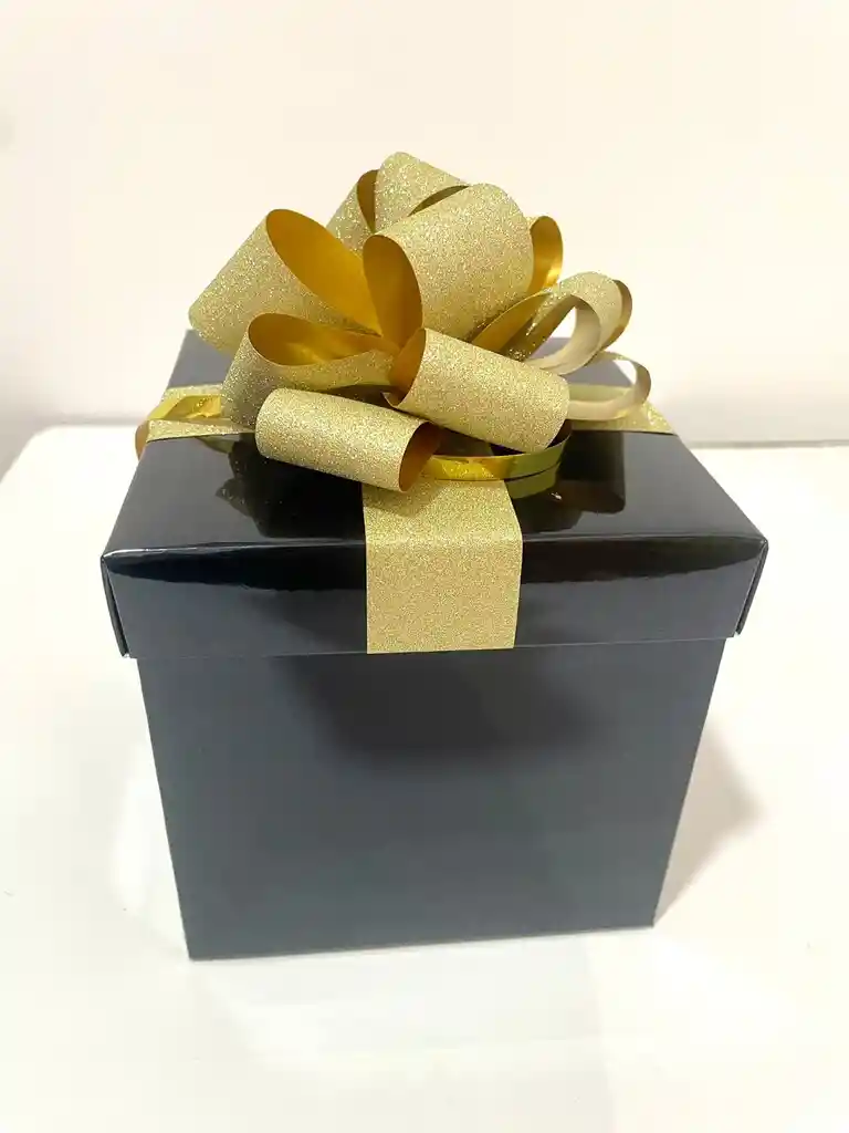 Caja Cubo 12x12 Cm Color Negro Brillante Incluye Lazo