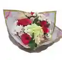 Ramo Elegante Con Rosas Y Hortensias