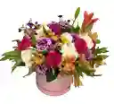 Arreglo En Base Con Rosas Y Flores Mixtas