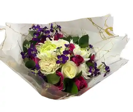 Ramo Elegante En Tonos Blanco Y Morado