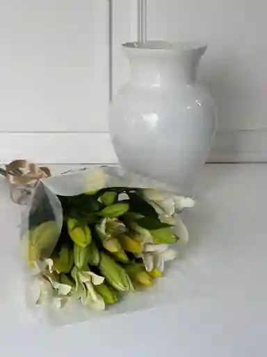 Ramo De Lirios Con Florero