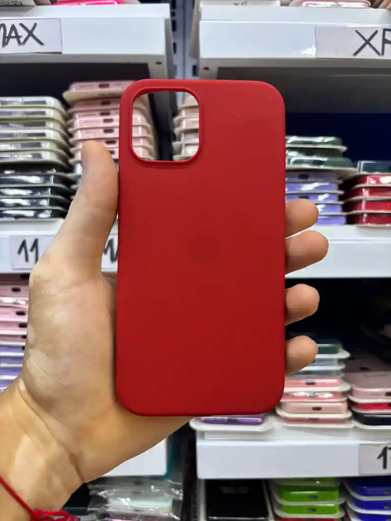 Iphone 16 Pro | Color Rojo Quemado | Silicone Case | Rigido | Carcasa Protectora | Antihumedad