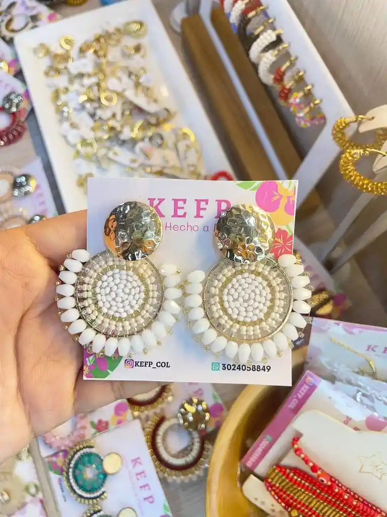 Aretes Artesanales Tejidos En Mostaciilla