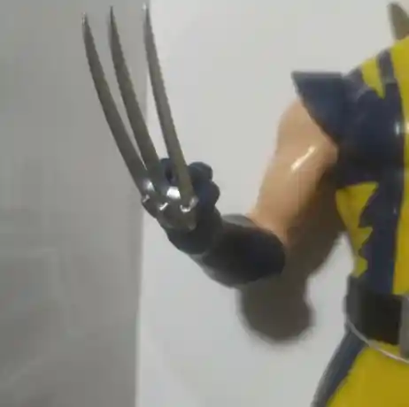 Muñeco Wolverine 30cm /sonido.