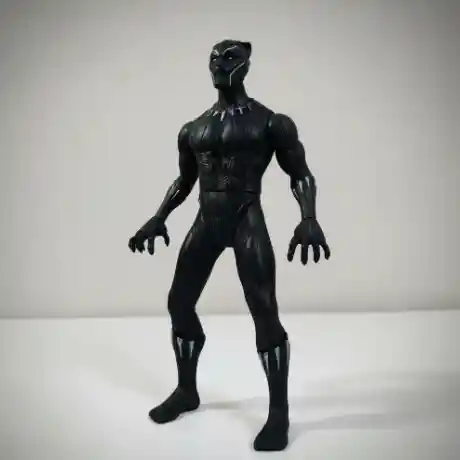 Muñeco Personaje Pantera Negra Clásico 30cm / Sonido.